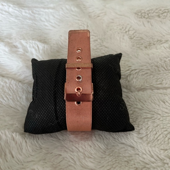 Elegant Rose Gold Women's Watch - Picture 3 of 5